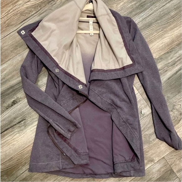 Lululemon - Sz. 10 - Method Wrap - Gray - Ombre Lining - Picture 6 of 7